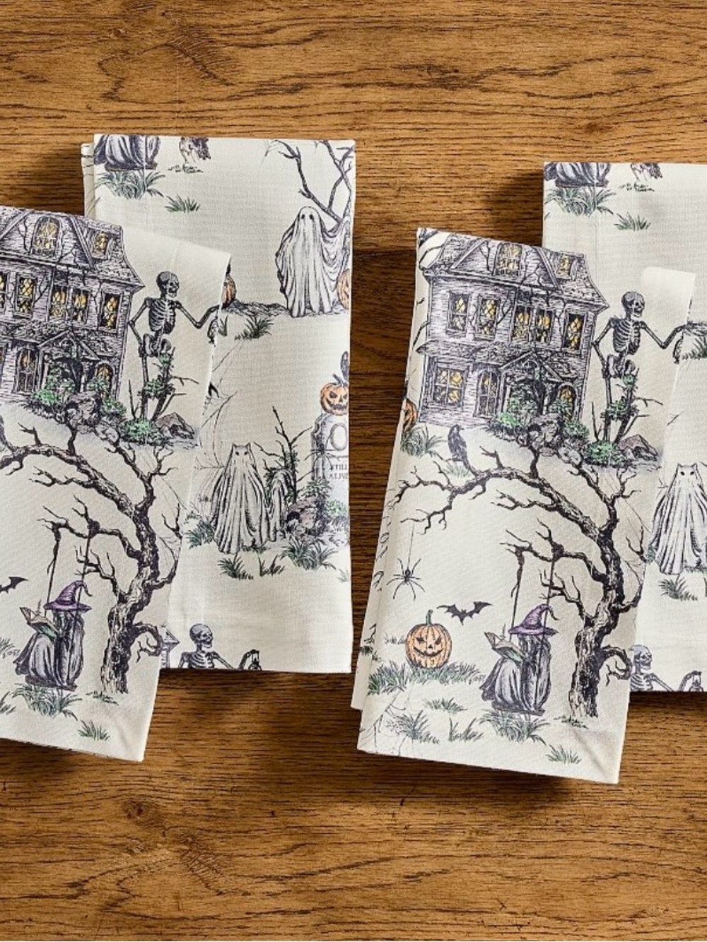 Pottery Barn "Midnight Manor " Napkins set of 4👻🎃